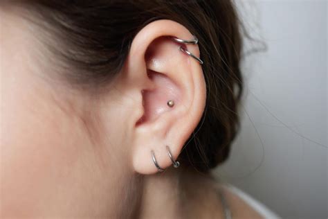 Piercing conch: cuidados y cómo curarlo si está infectado